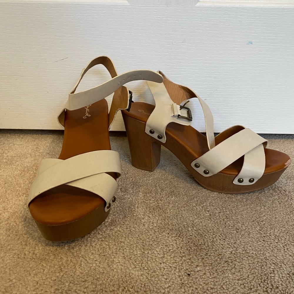 Strap clog heels!